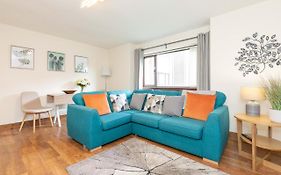 Allanfield Quiet Central Family Apartment With Parking